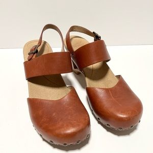 Dansko Cognac Buckle Heel Strap Brown Leather Sandal Clogs - Size 39/ US8